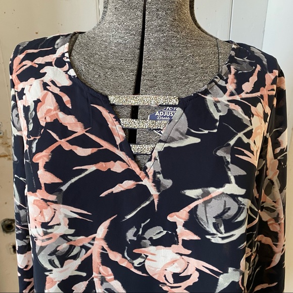 Juicy Couture Floral Print RS Trim Shark Bite Hem Blouse - Picture 4 of 13